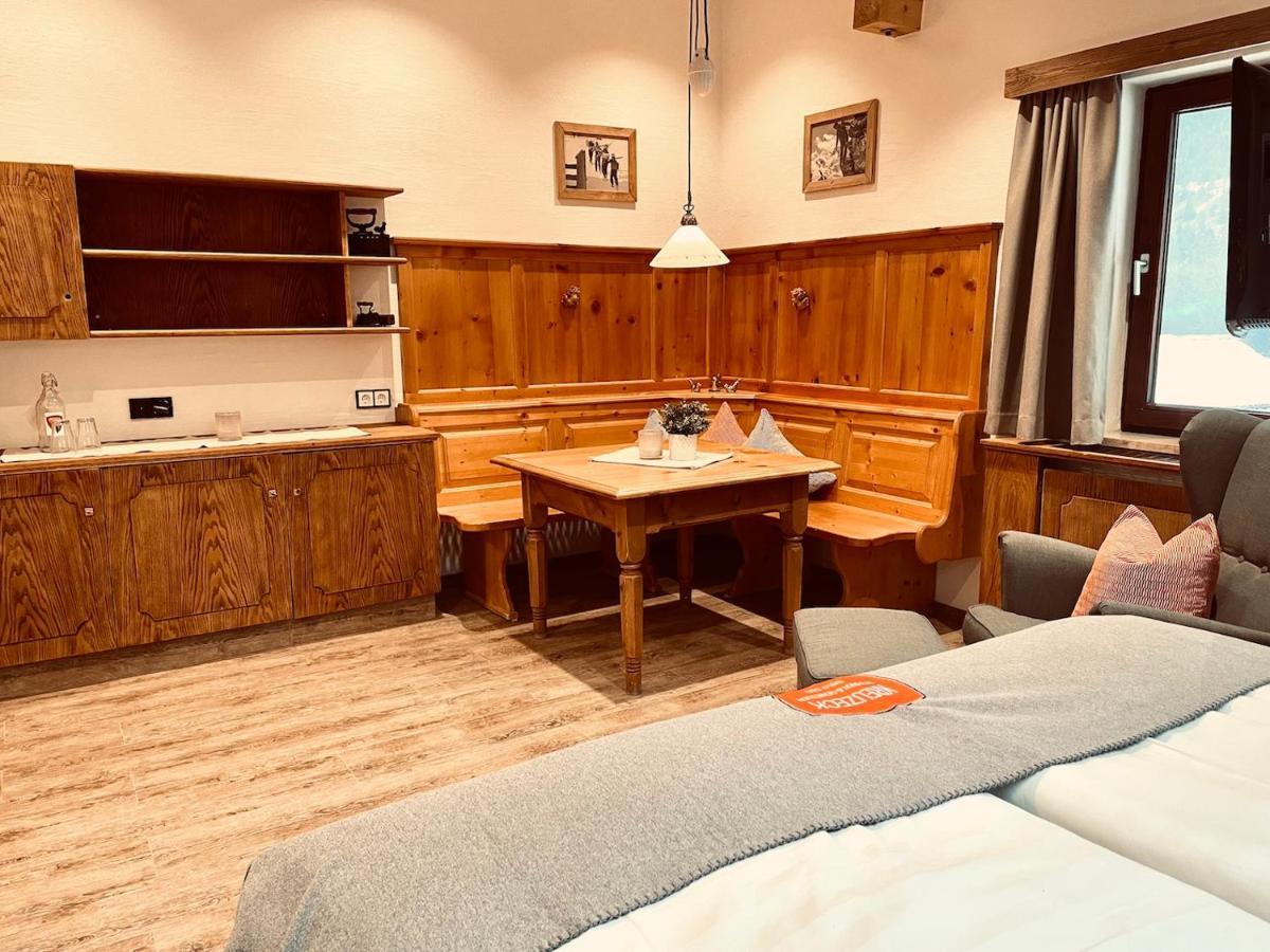 Pension Kreuzeck - Dein Gluecksplatz Am Lech Weissenbach am Lech Bagian luar foto