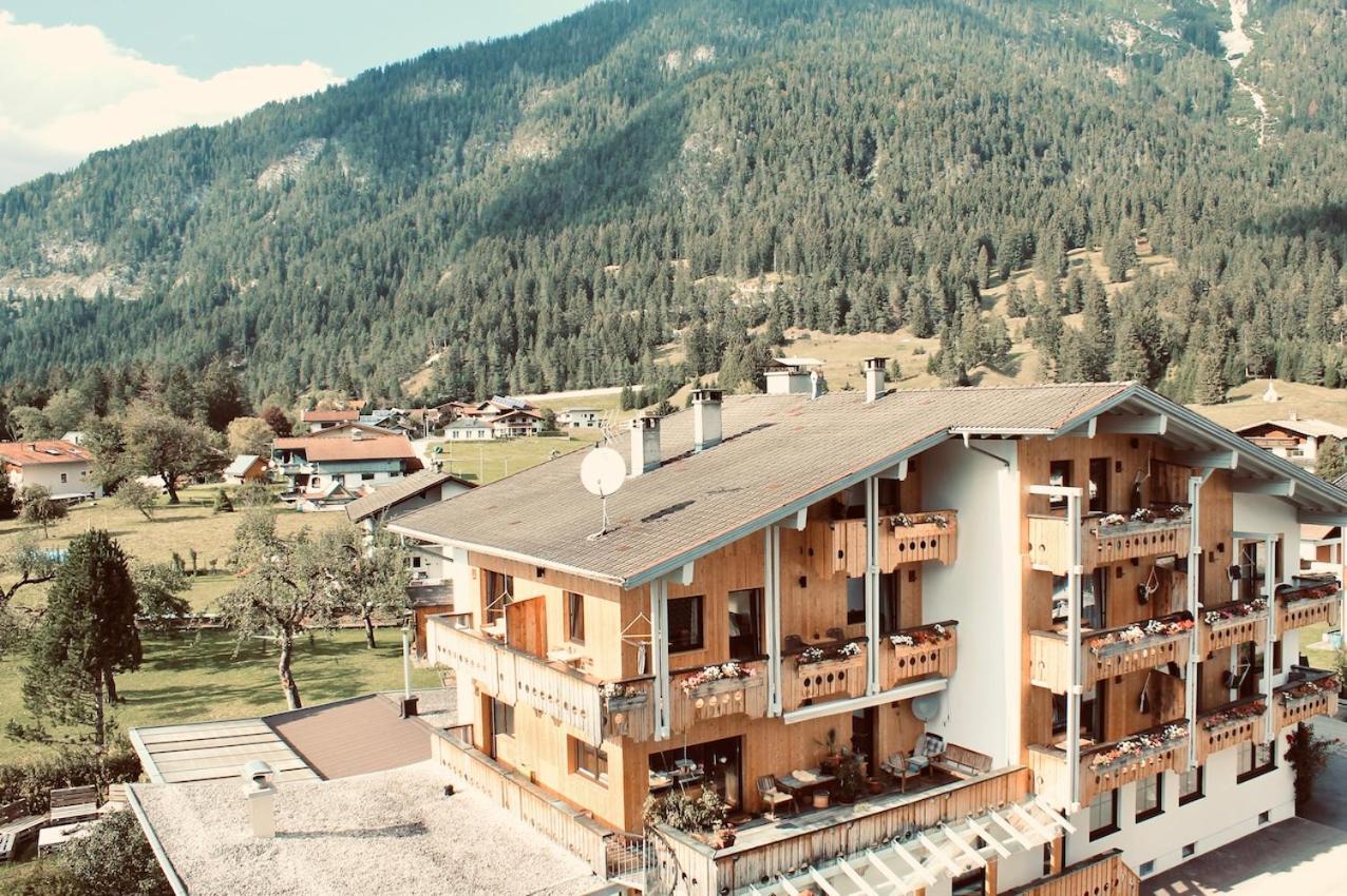 Pension Kreuzeck - Dein Gluecksplatz Am Lech Weissenbach am Lech Bagian luar foto