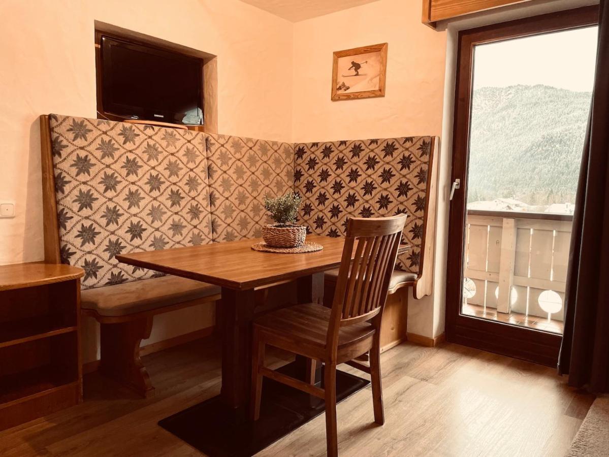 Pension Kreuzeck - Dein Gluecksplatz Am Lech Weissenbach am Lech Bagian luar foto