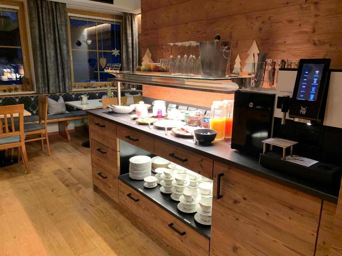 Pension Kreuzeck - Dein Gluecksplatz Am Lech Weissenbach am Lech Bagian luar foto